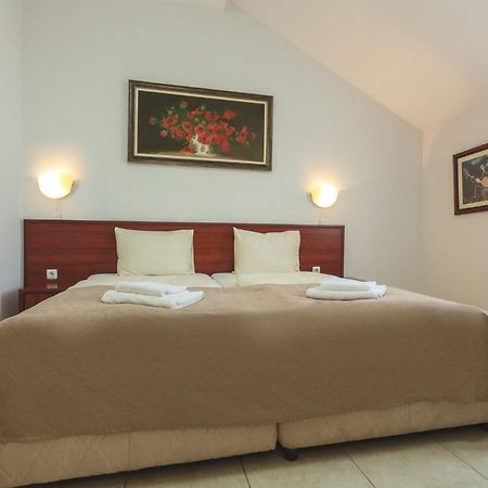 Hotel Central Balchik Esterno foto