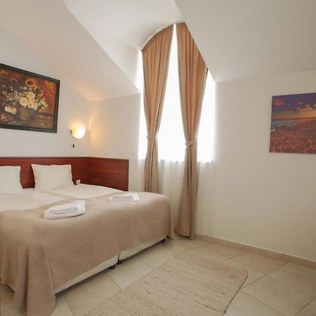 Hotel Central Balchik Esterno foto