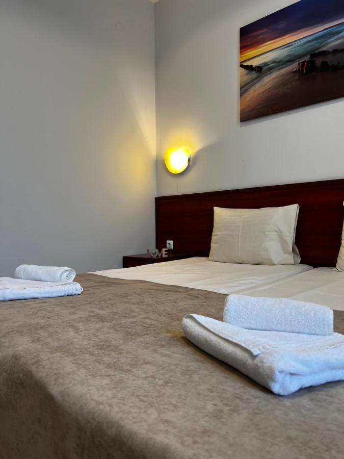Hotel Central Balchik Esterno foto