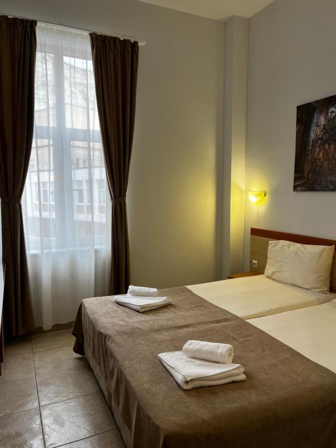 Hotel Central Balchik Esterno foto