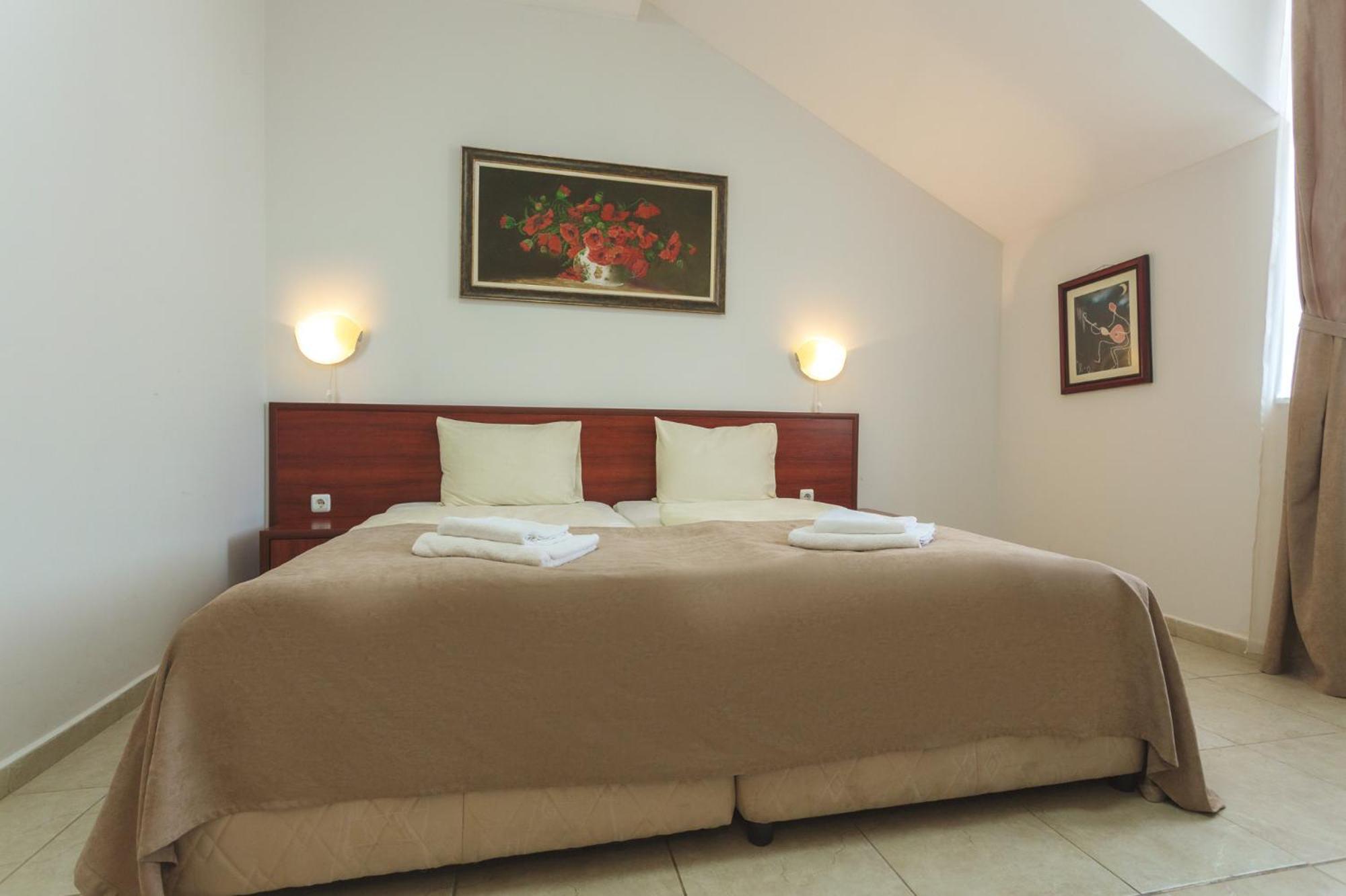 Hotel Central Balchik Esterno foto