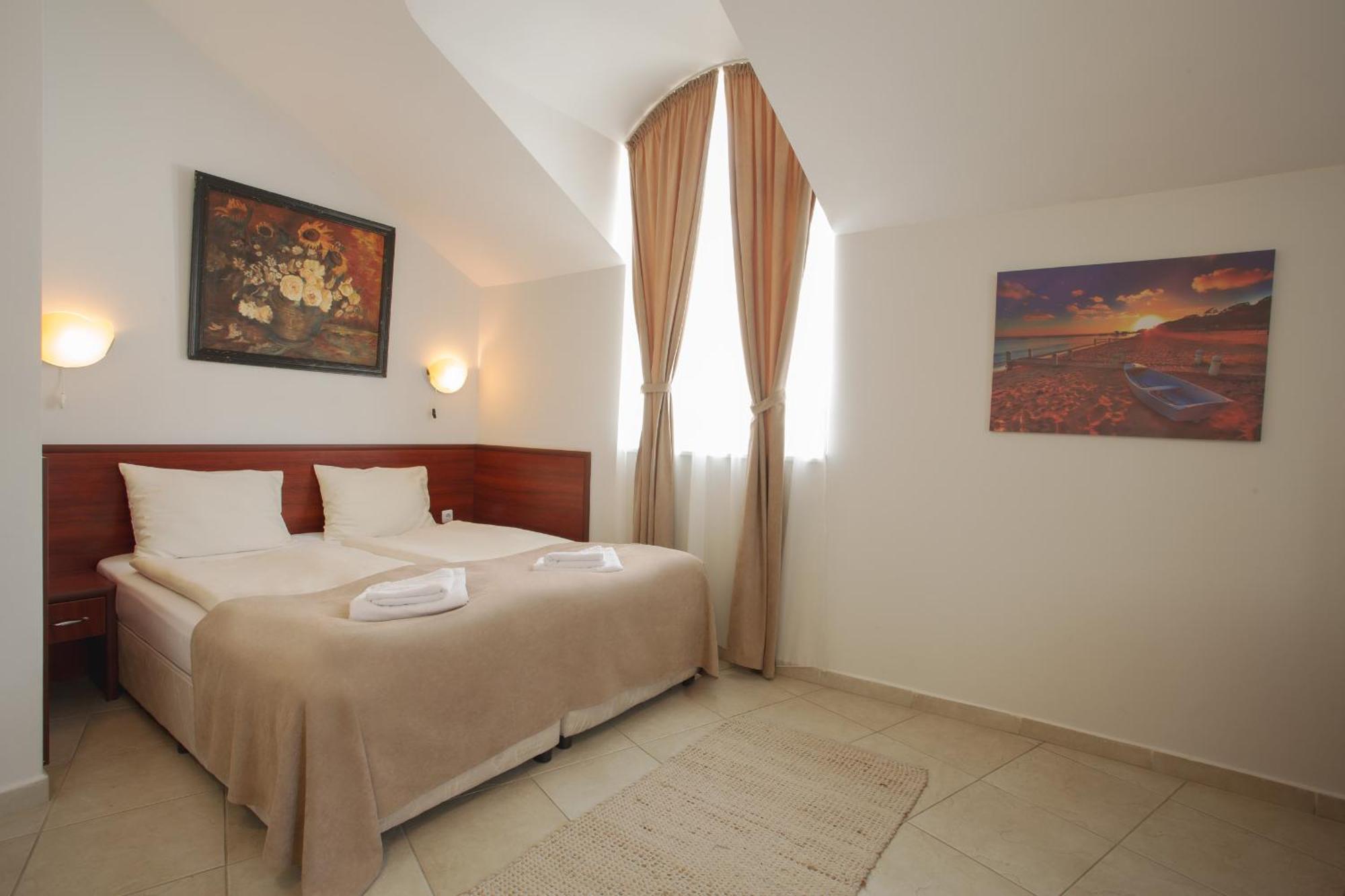 Hotel Central Balchik Esterno foto
