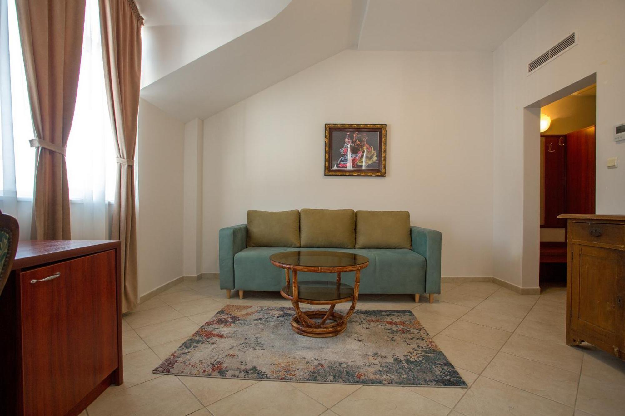 Hotel Central Balchik Esterno foto