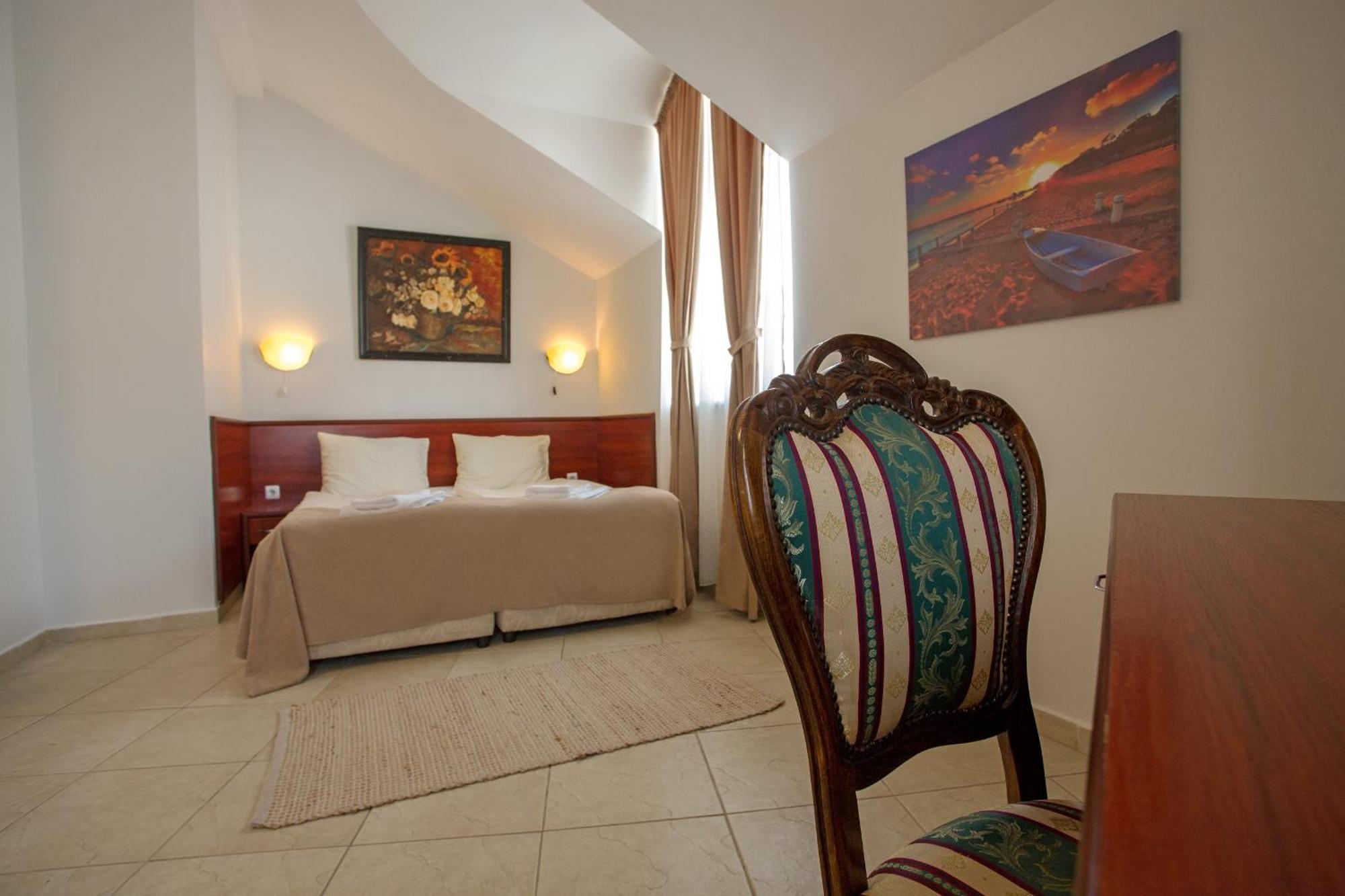 Hotel Central Balchik Esterno foto