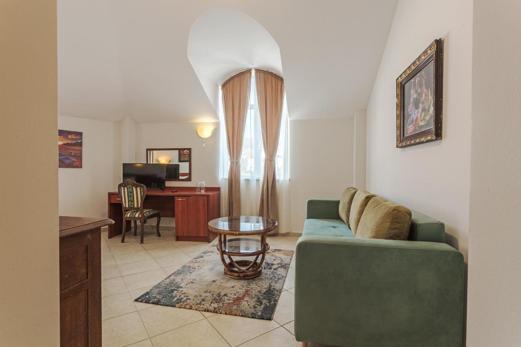 Hotel Central Balchik Esterno foto