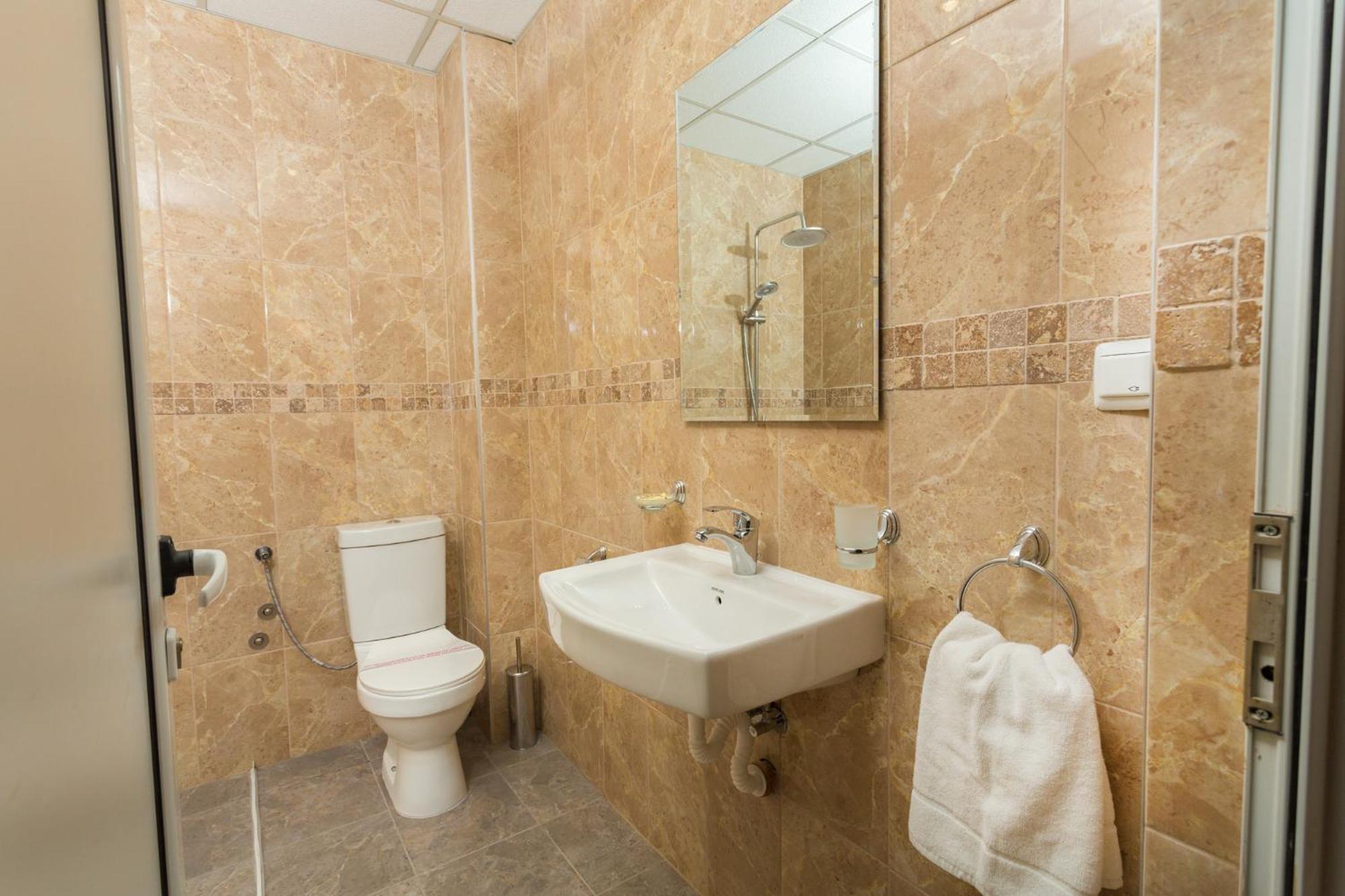 Hotel Central Balchik Esterno foto