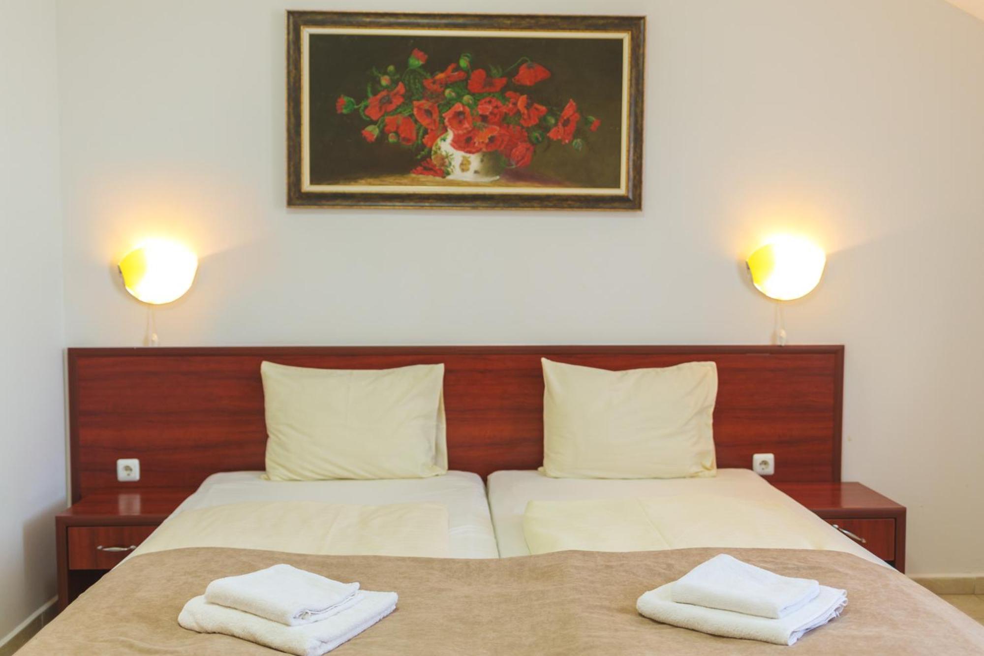 Hotel Central Balchik Esterno foto